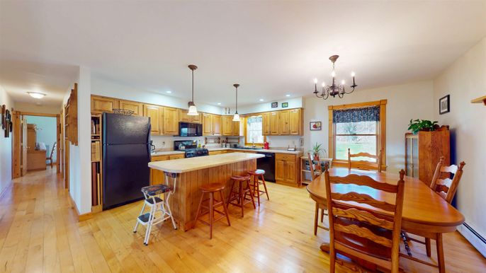 Chandelier, Dining room, Interior, Kitchen, Pendant Lights, Recessed Lighting, Wood Texture Flooring