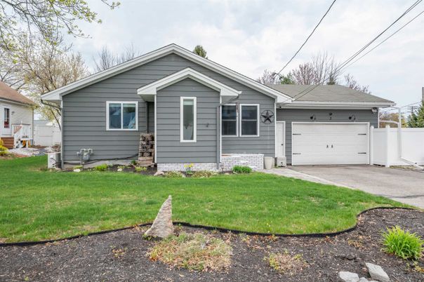 Attached, Exterior, Facade, Ranch
