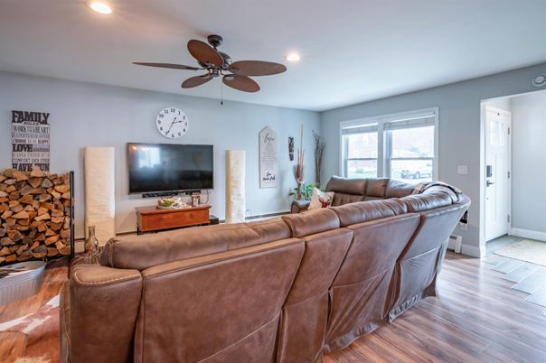 Interior, Living room, Recessed Lighting, Wood Texture Flooring