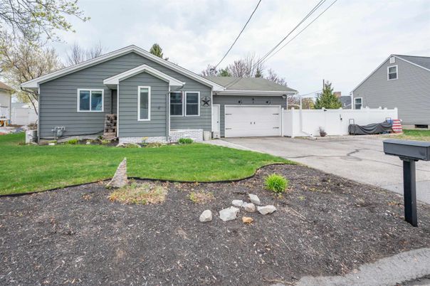 Attached, Exterior, Facade, Ranch