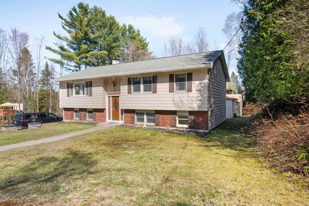 Exterior, Facade, Brick Facade, Raised Ranch