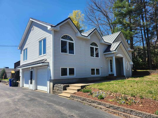 Attached, Exterior, Facade, Farmhouse