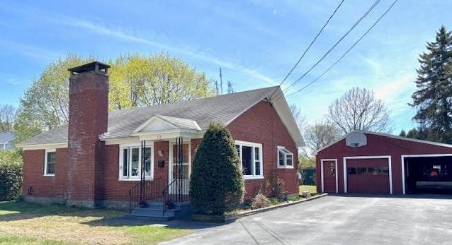 Detached Garage, Exterior, Facade, Brick Facade, Cape Cod