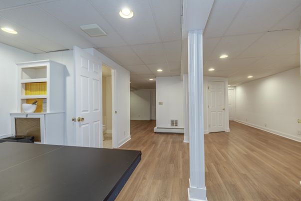 Interior, Recessed Lighting, Wood Texture Flooring