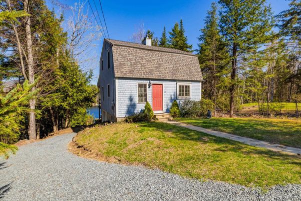 Backyard, Exterior, Facade, Cape Cod