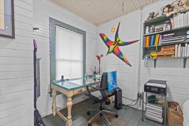 Home Office, Interior