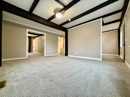 Empty room, Interior, Wooden Beams