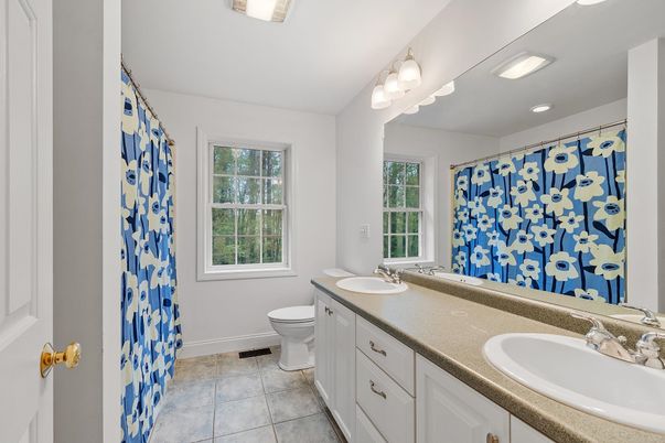 Bathroom, Dual Sink Vanities, Interior, Recessed Lighting