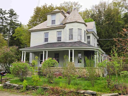 Exterior, Facade, Queen Anne Victorian