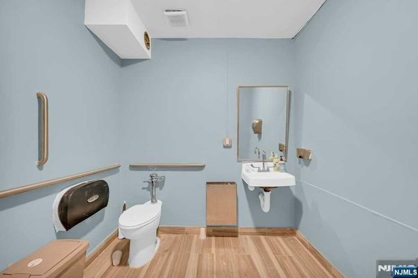 DE Listing image placeholder