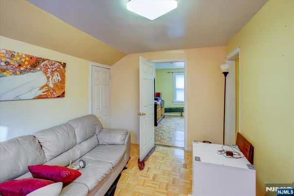DE Listing image placeholder
