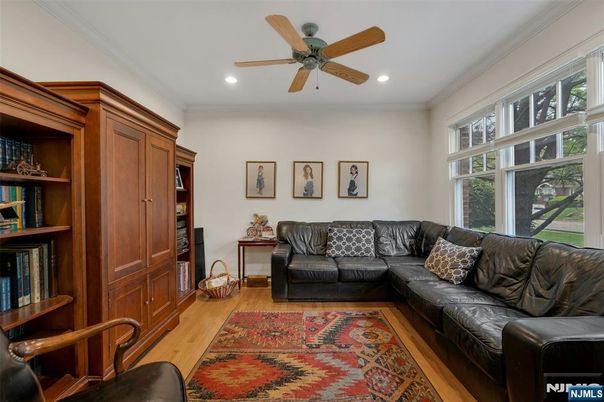 DE Listing image placeholder
