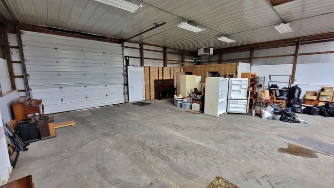 Garage, Interior