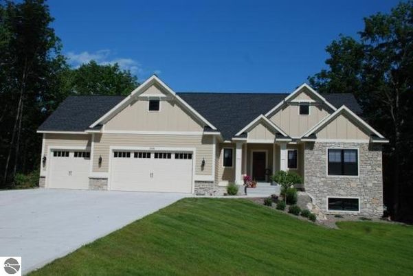 Attached, Exterior, Facade, Ranch