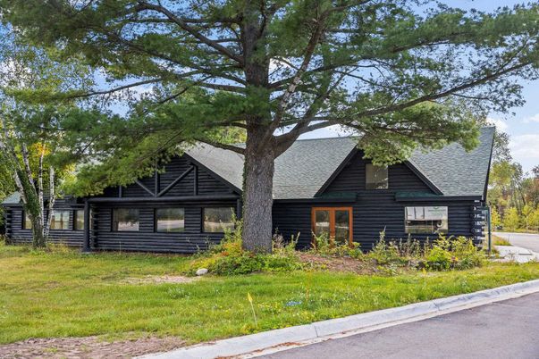 Exterior, Facade, Log Home