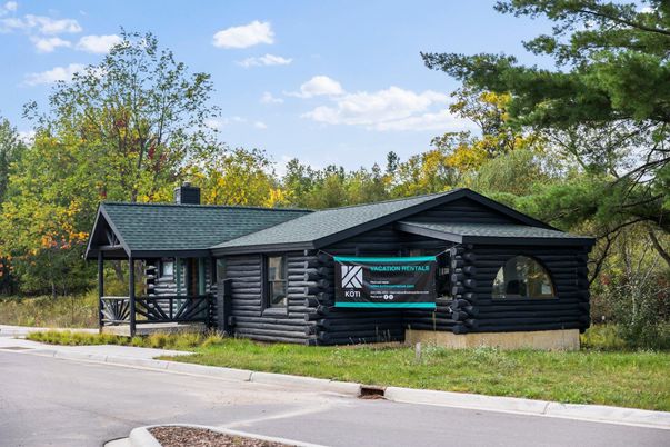 Exterior, Facade, Log Home