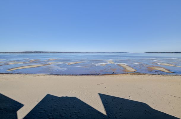 Exterior, Lake