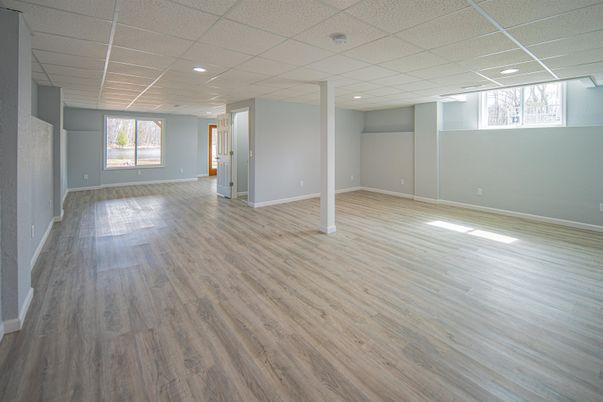 Empty room, Interior, Recessed Lighting, Wood Texture Flooring