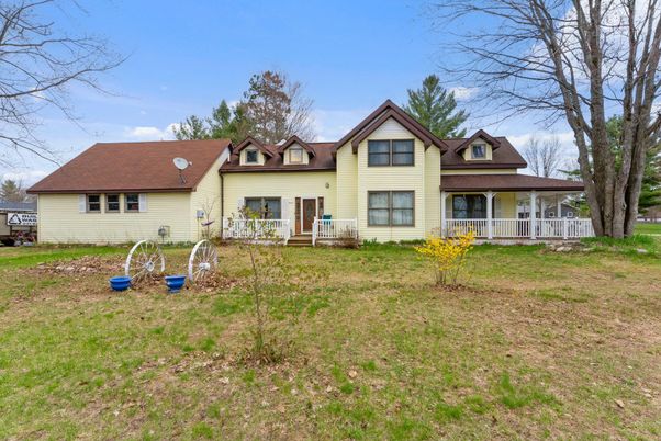 Backyard, Exterior, Facade, Farmhouse