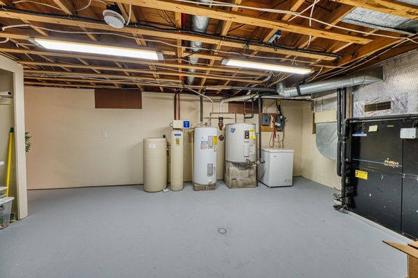 Interior, Washer, Wooden Beams