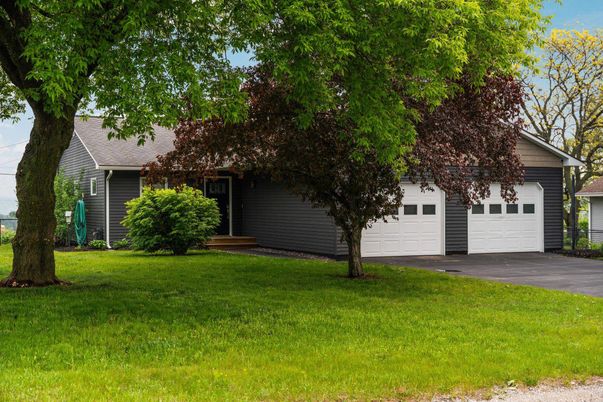 Attached, Exterior, Facade, Ranch