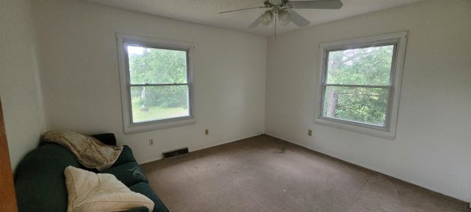 Empty room, Interior