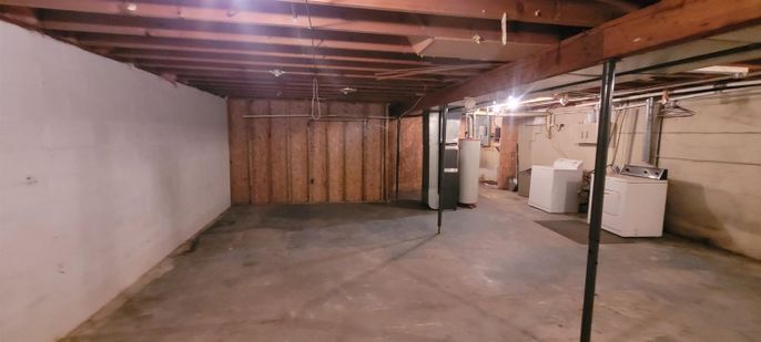 Interior, Washer, Wooden Beams