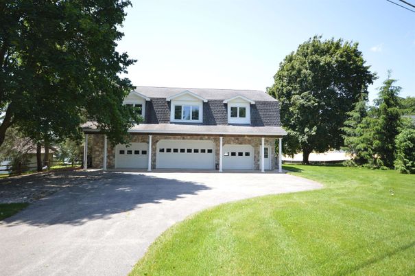 Attached, Exterior, Facade, Cape Cod