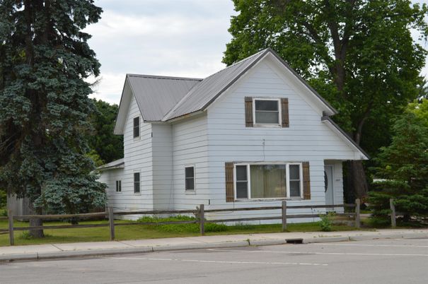 Exterior, Facade, Farmhouse