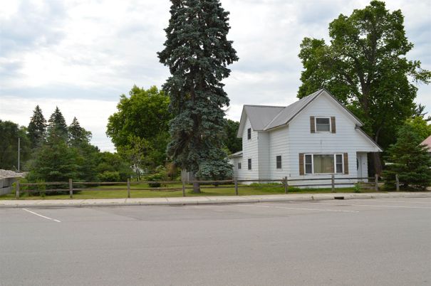 Exterior, Facade, Farmhouse