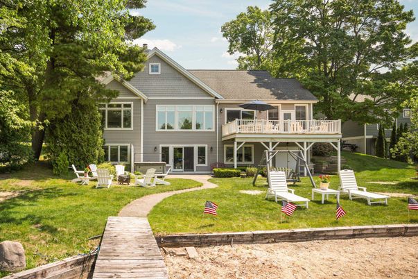 Exterior, Facade, Farmhouse
