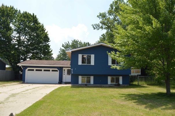 Attached, Backyard, Exterior, Facade, Split Level