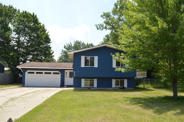 Attached, Backyard, Exterior, Facade, Split Level