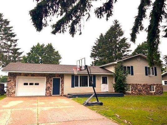 Attached, Backyard, Exterior, Facade, Split Level