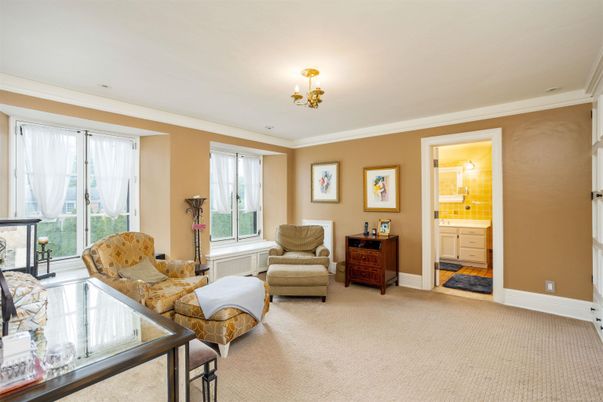 Chandelier, Interior, Living room