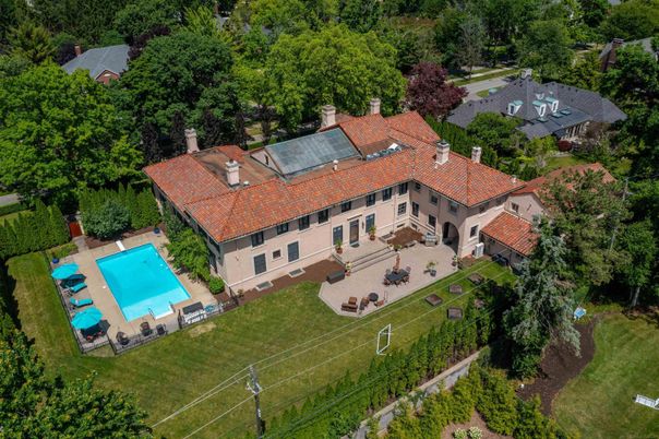 Exterior, Drone