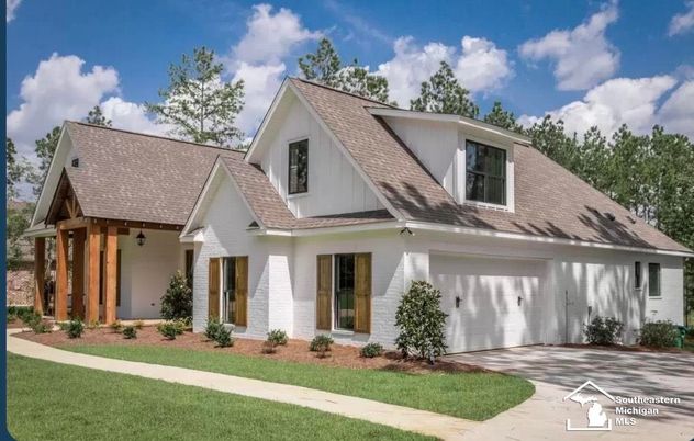 Attached, Exterior, Facade, Farmhouse