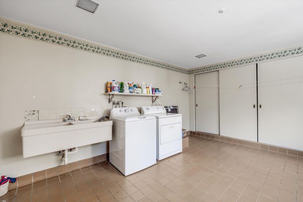 Interior, Washer