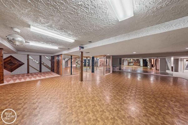 Empty room, Interior, Recessed Lighting