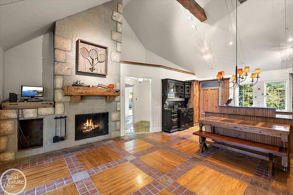 Chandelier, Fireplace, Interior, Pendant Lights