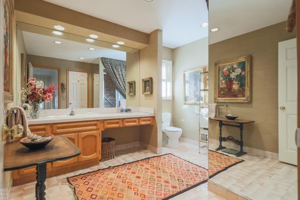 Bathroom, Dual Sink Vanities, Interior, Recessed Lighting