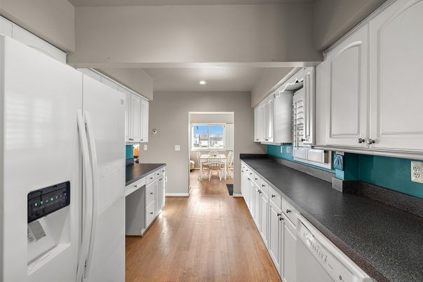 Dining room, Interior, Kitchen, Recessed Lighting, Wood Texture Flooring