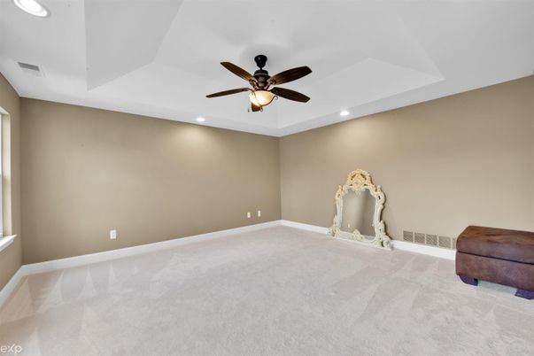 Empty room, Interior, Recessed Lighting