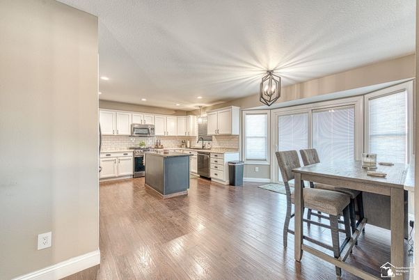 Dining room, Interior, Kitchen, Pendant Lights, Recessed Lighting, Wood Texture Flooring
