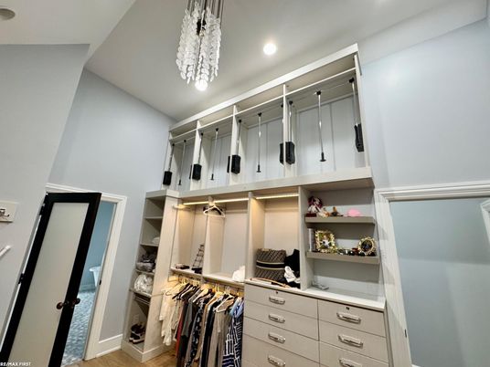 Interior, Pendant Lights, Recessed Lighting, Walk-in Closets, Wood Texture Flooring
