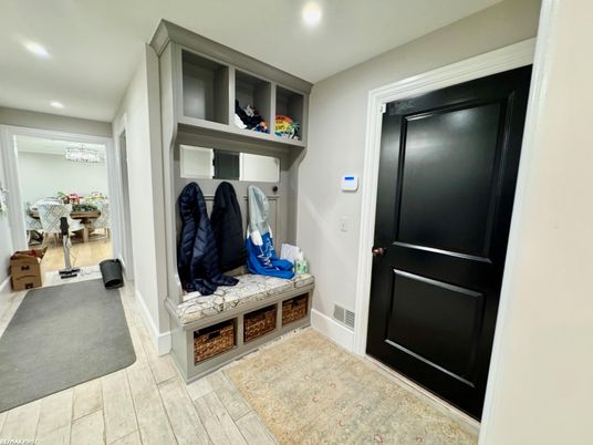 Interior, Recessed Lighting, Wood Texture Flooring