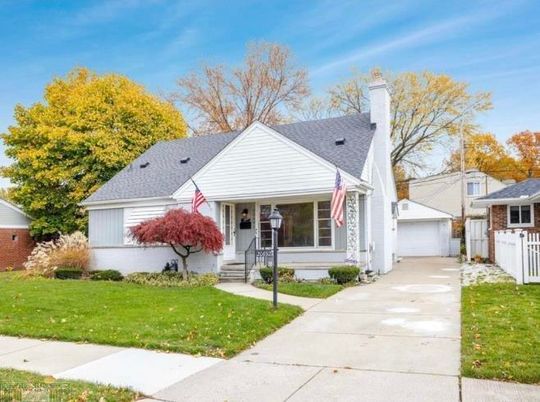 Backyard, Detached Garage, Exterior, Facade, Cape Cod