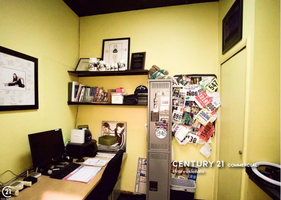 Home Office, Interior