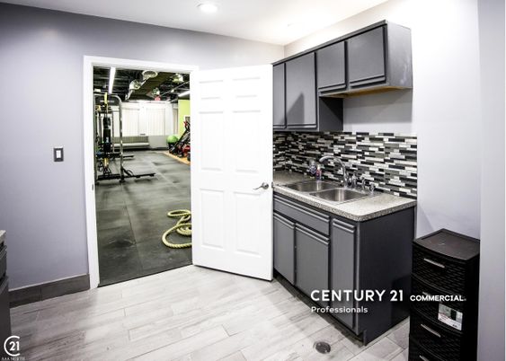 Fitness Equipment, Interior, Kitchen, Recessed Lighting, Wood Texture Flooring