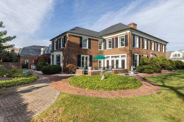 Exterior, Facade, Brick Facade, Georgian